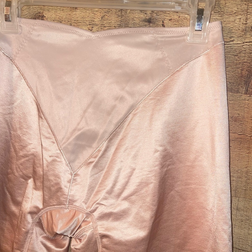 Wacoal nude shapewear shorts - Picture 6 of 6